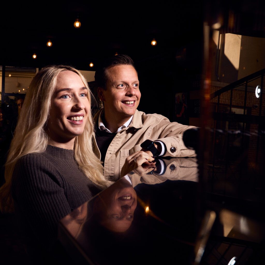 Två kollegor från Oddwork i bild, från vänster Sandra Svanström och Mattias Marberg.